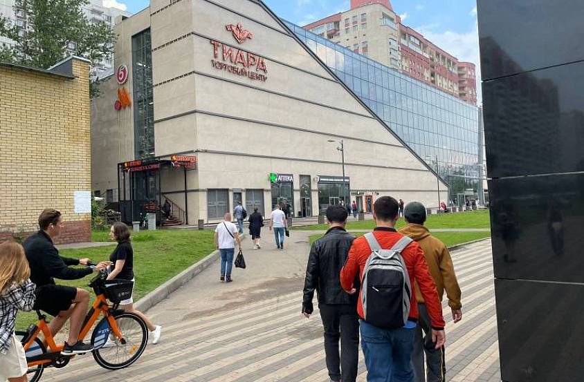 ТЦ Тиара Мичуринский п-т, 27 (23 м) - фото-1