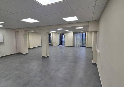 Пр-т Андропова, 30 (99 м)